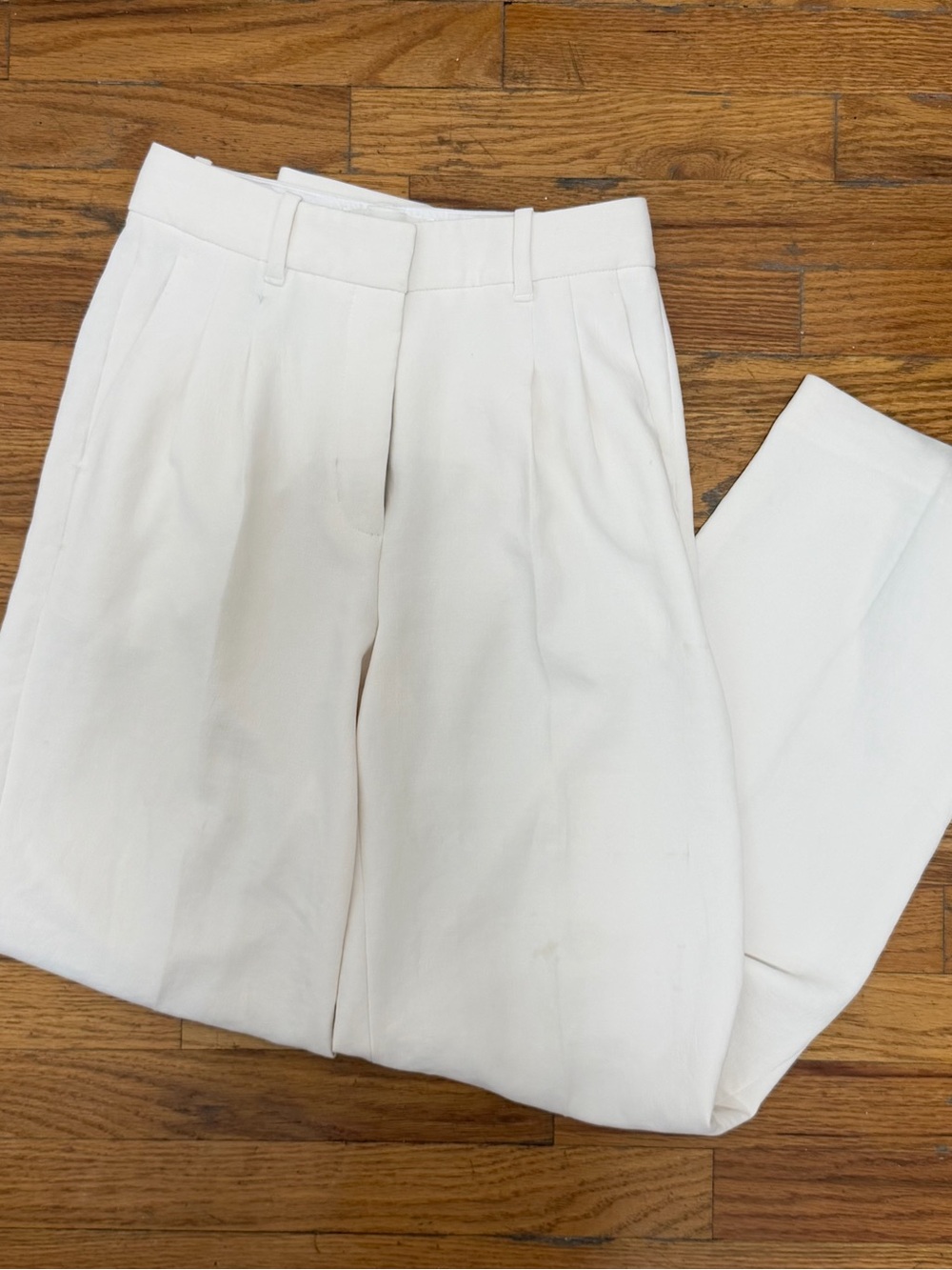 Aritzia Effortless Pant in White - Size 2